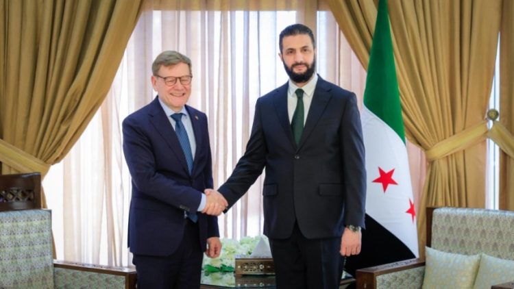 استقبل الرئيس الانتقالي السوري أحمد الشرع، اليوم الخميس، في العاصمة دمشق، وزير الخارجية الألماني يوهان فاديفول والوفد المرافق له،