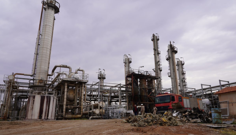 أصدر الرئيس الانتقالي السوري أحمد الشرع المرسوم رقم (189) لعام 2025، القاضي بإحداث كيان اقتصادي جديد تحت اسم "الشركة السورية للبترول SPC"، مقره دمشق،