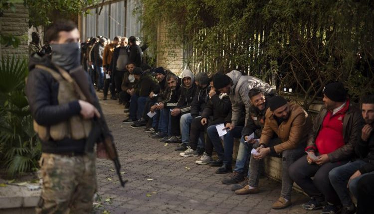 أعلنت وزارة الداخلية في الحكومة السورية الانتقالية عن بدء توزيع البطاقات الشخصية المدنية للعناصر الذين أجروا "تسوية" أمنية في اللاذقية