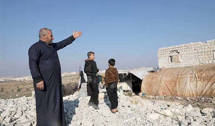 تواجه آلاف الأسر العائدة إلى مناطق ريف إدلب وريف حماة تحديات إنسانية خطيرة، في ظل مساكن مدمرة جزئيًا أو غير صالحة للسكن نتيجة سنوات الحرب.