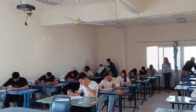 أعلنت مديرية التربية والتعليم في محافظة السويداء، اليوم الخميس، أنها ستستأنف امتحانات الشهادة الثانوية في خطوة تهدف إلى تمكين آلاف الطلاب