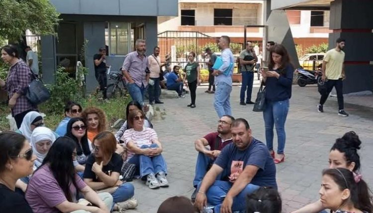 قرارات تعسفية بفصل مئات الموظفين من الطائفة العلوية في مناطق الساحل السوري 600 موظف المرصد السوري لحقوق الإنسان