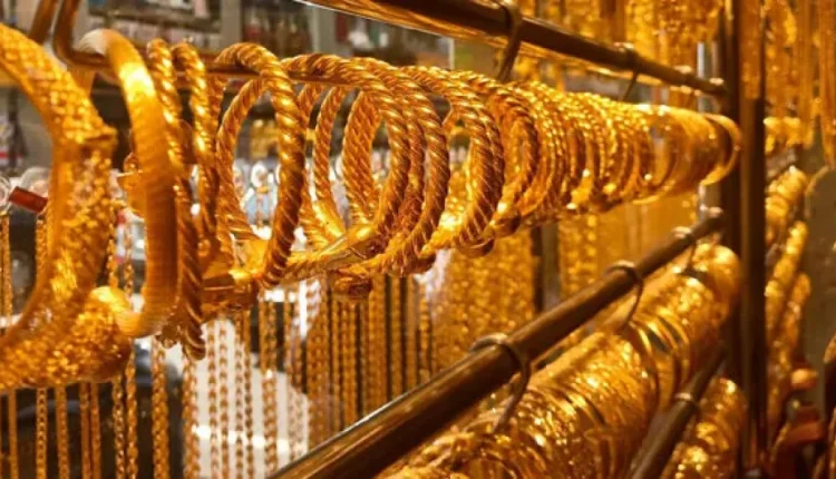 شهدت أسعار الذهب خلال الأشهر الأخيرة ارتفاعاً غير مسبوق، حيث بلغ سعر غرام الذهب من عيار 21 قيراطًا 119 دولارًا، ما يعادل مليونًا و368 ألف