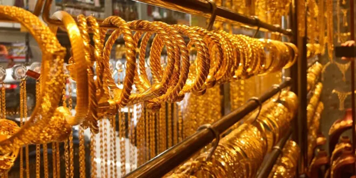 شهدت أسعار الذهب خلال الأشهر الأخيرة ارتفاعاً غير مسبوق، حيث بلغ سعر غرام الذهب من عيار 21 قيراطًا 119 دولارًا، ما يعادل مليونًا و368 ألف