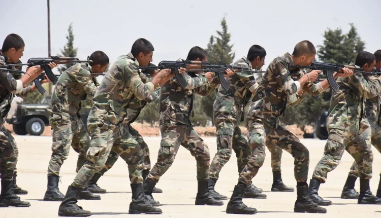 تعمل قيادة المرحلة الانتقالية في سوريا يعملون على استقطاب ضباط من الجيش السوري السابق، ضمن إطار خطة شاملة لإعادة تشكيل الجيش السوري الجديد.