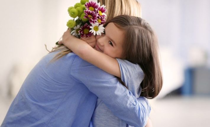 ليس-كل-حب-يُقال-الأمومة-الصامتة-لغة-الأفعال-التي-لا-تجيد-عبارة-أحبك.