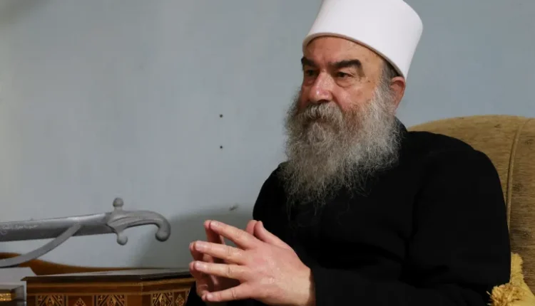 وجّه الشيخ حكمت الهجري، نداءً إنسانيًا عاجلًا إلى المجتمع الدولي، دعا فيه إلى فك الحصار المفروض على السويداء