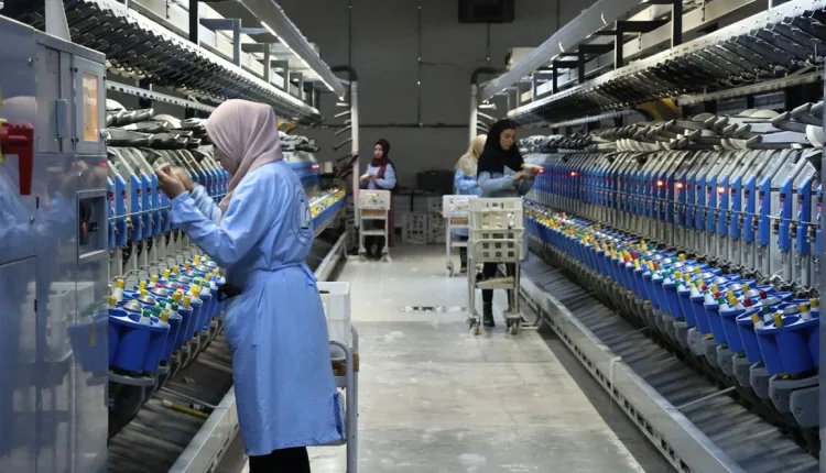 كشفت مديرية الاستثمار الصناعي والحرفي عن أرقام واعدة تعكس حيوية متزايدة في المشهد الاقتصادي السوري خلال الفترة من يناير حتى سبتمبر 2025.