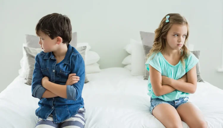  فك-شفرة-الشجار-7-استراتيجيات-عملية-لتقليل-المشاحنات-بين-أطفالك