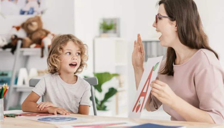 عندما-يتأخر-الربيع-في-حديقة-طفلك-رحلة-الأمل-نحو-الكلمة-الأولى