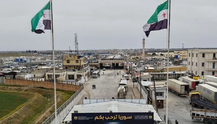 مع اقتراب الذكرى السنوية الأولى لسقوط نظام الأسد، لا تزال آثار إجراءاته تلاحق المواطنين في حياتهم اليومية، وبشكل خاص في المنافذ الحدودية