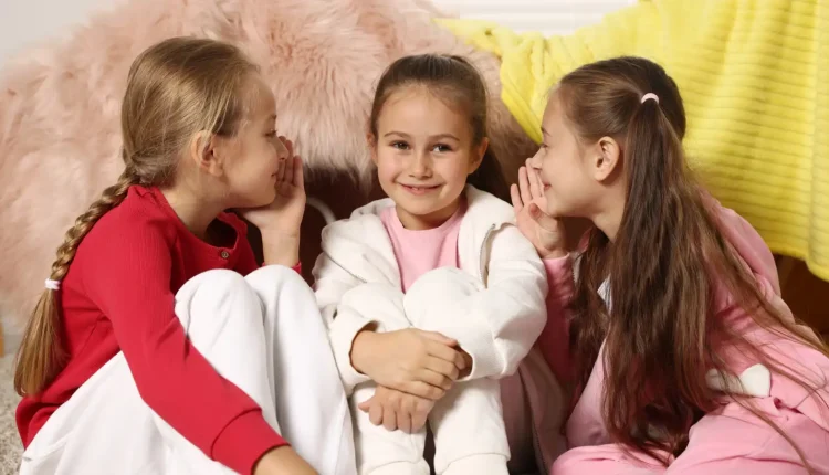 بين-الاستقلالية-والأمان-متى-تسمح-لطفلك-بالمبيت-خارج-المنزل.