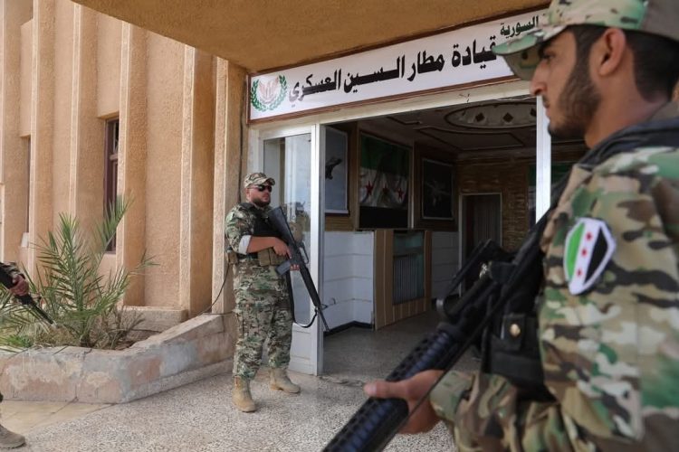 نفذت قوات "التحالف الدولي" المتمركزة في قاعدة التنف بريف حمص الشرقي، زيارة ميدانية إلى مطار السين العسكري الواقع في منطقة الضمير بريف دمشق