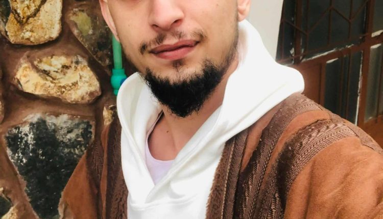 فقدت عائلة الشاب معتصم إسماعيل عدنان، الاتصال به بعد توجهه إلى دمشق لإنجاز معاملات رسمية، في وزارة الخارجية السورية