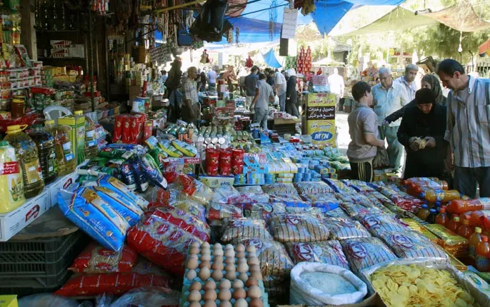 أثار قرار الحكومة السورية الانتقالية رفع أسعار الكهرباء في أواخر تشرين الأول/ أكتوبر الماضي موجة من الجدل والقلق في الشارع السوري