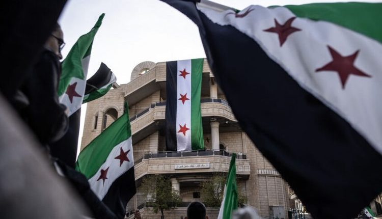 سوريا تشكيل مجلس عسكري وطني، بهدف تحقيق الاستقرار الأمني والعسكري في ظل الفوضى والانهيار الأمني والمؤسسي في البلاد.