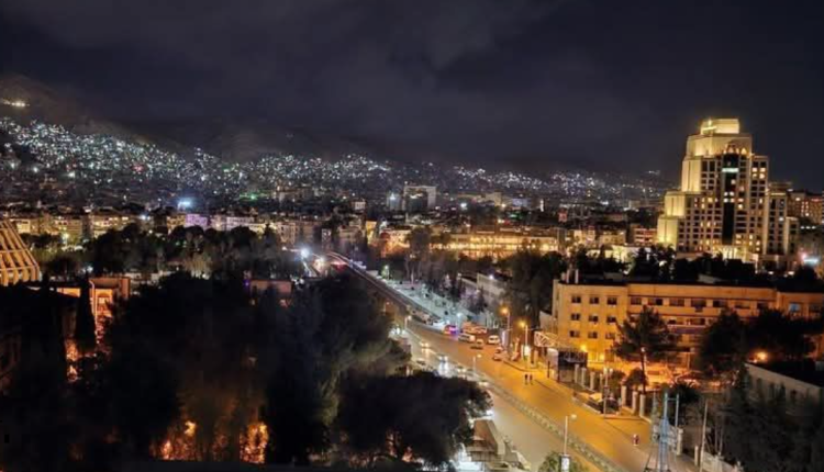 يشهد ريف دمشق الغربي حالة استياء متزايدة بسبب الفارق الكبير في واقع الكهرباء بين العاصمة وبلداتها إذ تعيش دمشق