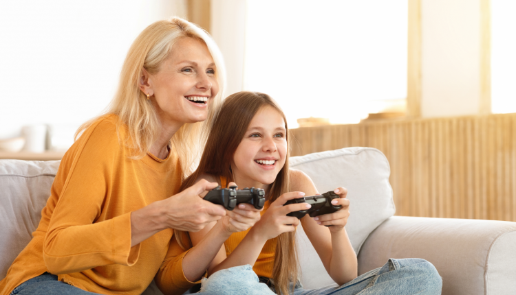 عجلة-القيادة-كيف-تصبحين-المرشد-الأفضل-لمراهقك-نحو-الاستقلال-والتنظيم؟