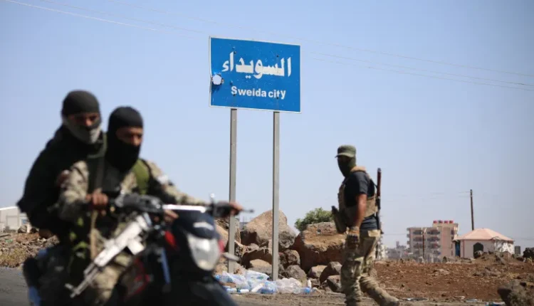 شهدت السويداء، اشتباكات عنيفة على المحور الغربي للمحافظة بين عناصر من الحرس الوطني من جهة، وقوات تابعة لـ الحكومة السورية الانتقالية