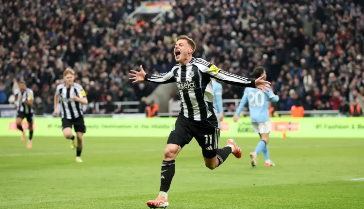 نيو كاسل يطيح بحامل اللقب مانشستر سيتي الدوري الإنكليزي الممتاز هالاند عمر مرموش