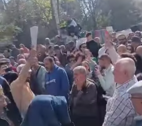 دعت نقابة العمال المستقلة في سوريا إلى تظاهرات شعبية في جميع المدن يوم الجمعة المقبل احتجاجاً على قرار رفع أسعار الكهرباء.