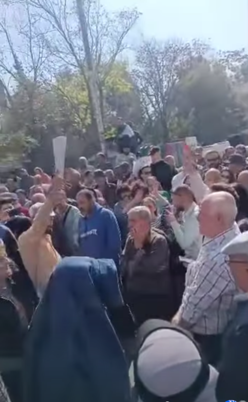 دعت نقابة العمال المستقلة في سوريا إلى تظاهرات شعبية في جميع المدن يوم الجمعة المقبل احتجاجاً على قرار رفع أسعار الكهرباء.