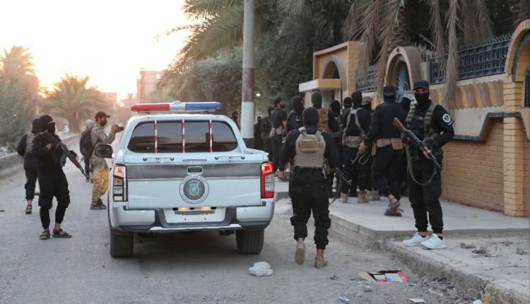 أفاد المرصد السوري بأن الحكومة الانتقالية بدأت بمراجعة تسجيلات كاميرات المراقبة المنتشرة في اللاذقية، للتعرف على المشاركين في المظاهرات