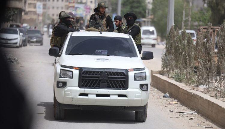 شهدت مساكن الديماس توترًا أمنيًا، إثر قيام فصيل مسلح قادم من منطقة ديرقانون بالهجوم على المنطقة، التي يقطنها أبناء الطائفة العلوية.