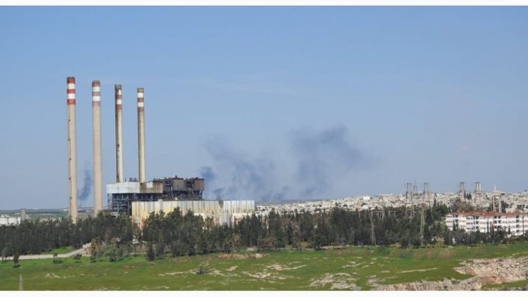 أثار قرار وزارة الطاقة بتعيين خريج علم نفس مديراً لمديرية الخدمات المشتركة في مصفاة حمص موجة واسعة من الجدل والسخرية.