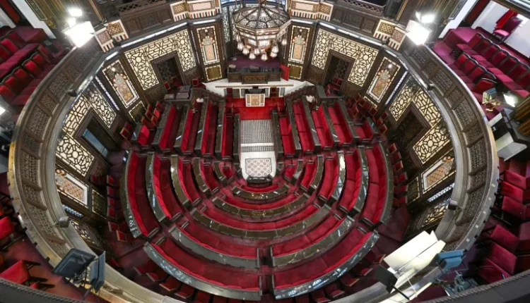 لا يزال الغموض يحيط بموعد الكشف عن الثلث الرئاسي في تركيبة البرلمان السوري الجديد، رغم مرور أسابيع على إعلان نتائج الانتخابات