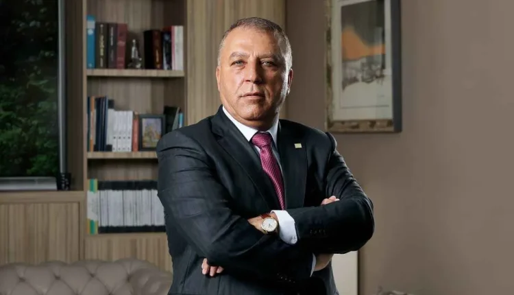 أكد رجل الأعمال السوري غسان عبود عبر حسابه على فيسبوك أن الحديث عن تدفق الاستثمارات إلى سوريا ما يزال “مجرد حبر على ورق”،