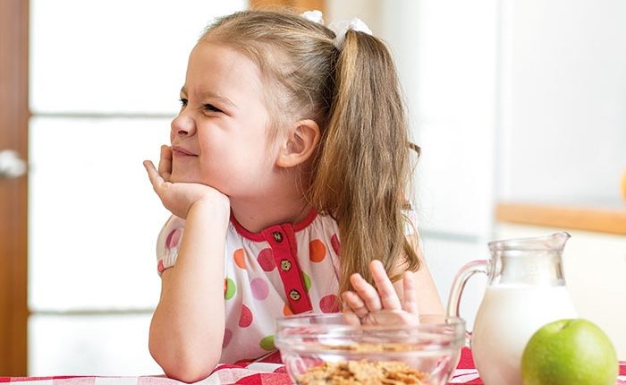 عندما-يتحول-وقت-الوجبة-إلى-ساحة-معركة-كيف-تتعامل-مع-الطفل-الانتقائي-في-الأكل