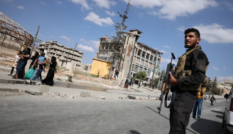 رغم فتح الطرقات بين عدد من أحياء مدينة حلب خلال الأسابيع الماضية، ما يزال حيّا الشيخ مقصود والأشرفية يواجهان أزمة معيشية خانقة