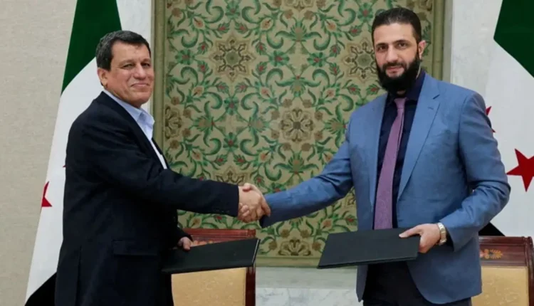 تمر المفاوضات بين الحكومة وقسد بمرحلة حساسة، مع تقدم واضح في المسار العسكري والأمني، مقابل جمود مستمر في الملفات السياسية والدستورية.