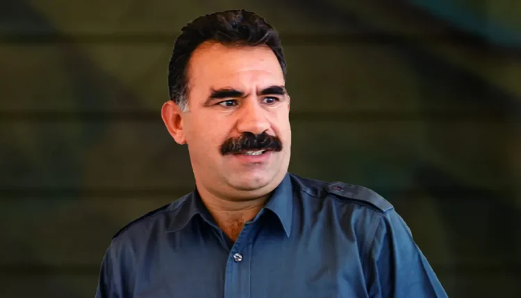 طرح زعيم حزب “العمال الكردستاني” عبد الله أوجلان تصوّرًا جديدًا لآلية دمج “قوات سوريا الديمقراطية” (قسد) ضمن بنية الدولة السورية،