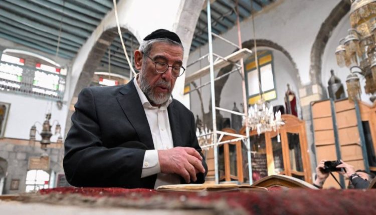 كشفت وزيرة الشؤون الاجتماعية عن إشهار "منظمة التراث السوري اليهودي"، وهي أول منظمة مختصة بالإرث اليهودي تحصل على ترخيص من الحكومة الجديدة.