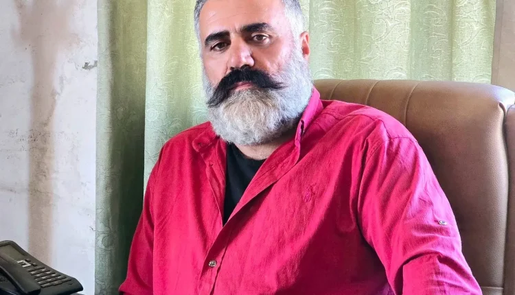 قُتل الشاعر والناشط السياسي أنور فوزات الشاعر (48 عاماً)، إثر إطلاق نار من مسلحين مجهولي الهوية أمام منزله في قرية بوسان بريف السويداء.