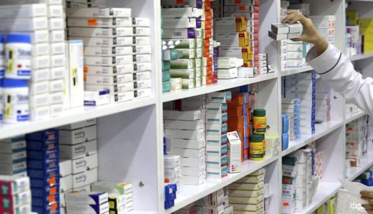 أدى الارتفاع الكبير في أسعار الأدوية والمعاينات الطبية إلى تغيير سلوك شريحة واسعة من المواطنين، الذين أصبحوا عاجزين عن تحمل تكاليف العلاج