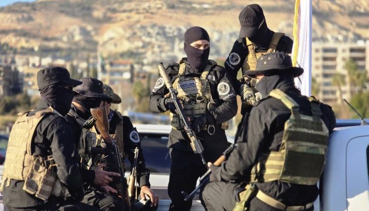 تشهد العاصمة دمشق استنفارًا أمنيًا نفذته وحدات من الأمن الداخلي تمثّل بانتشار مكثف للعناصر الأمنية أمام الكنائس الكبرى والمراكز الدينية