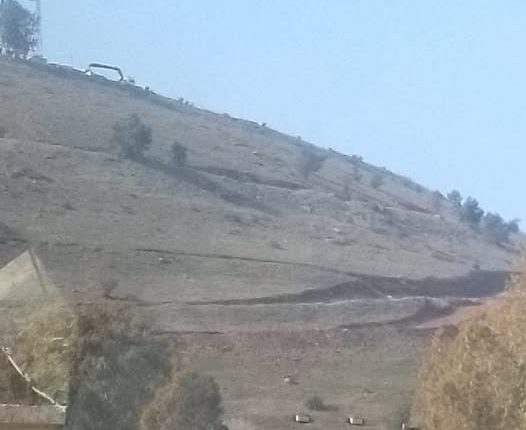 واصلت القوات الإسرائيلية تعزيز وجودها العسكري في ريف القنيطرة، حيث استقدمت لليوم الثاني على التوالي غرفًا مسبقة الصنع إلى قاعدة تل أحمر