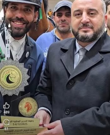 أثار تكريم أحمد وعمرو حمشو، نجلي رجل الأعمال المثير للجدل محمد حمشو، موجة غضب عارمة بين السوريين، وذلك خلال بطولة “التحرير الوطنية الأولى”