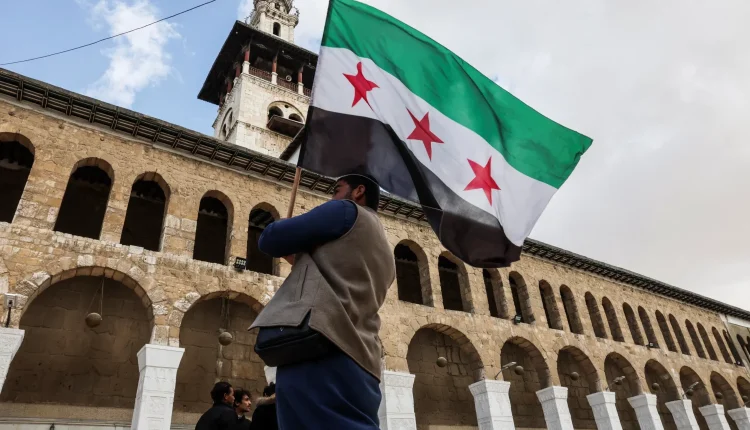 تشهد سوريا في الآونة الأخيرة تصاعدًا لافتًا في الحوادث الأمنية والتوترات الطائفية في مناطق مختلفة، كان أبرزها في مدينة اللاذقية شمال غربي البلاد