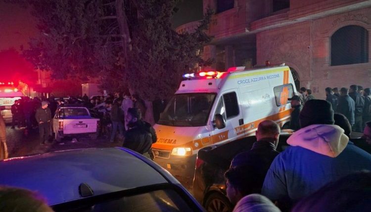 شهدت مدينة حماة، وسط سوريا، جريمة قتل وُصفت بالمروعة، بعد العثور على عائلة مؤلفة من خمسة أشخاص مقتولين داخل منزلهم،