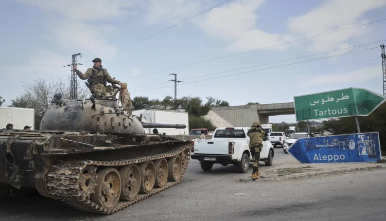 شهدت مناطق الساحل السوري، ولا سيما مدينتي طرطوس واللاذقية، موجة اعتقالات واسعة طالت شخصيات علويّة بارزة وعشرات المواطنين