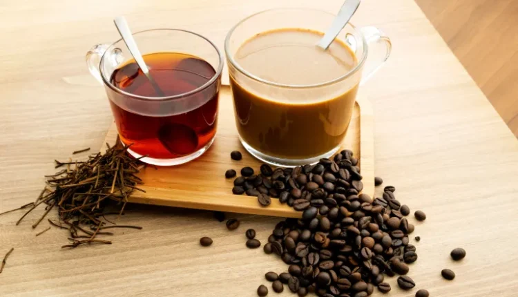 الشاي أم القهوة؟ كوب واحد قد ينقذ عظامك من "الكسر الصامت" بعد الستين!