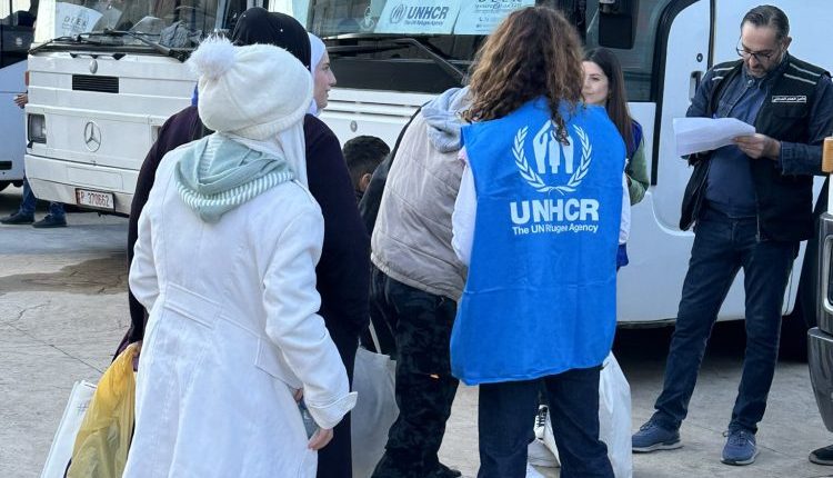 أعلنت مفوضية الأمم المتحدة لشؤون اللاجئين، الخميس، عن عودة أكثر من 378 ألف لاجئ سوري من لبنان إلى سوريا،