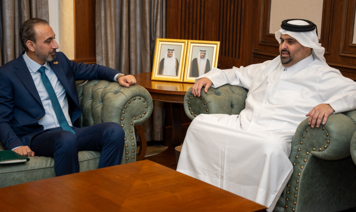 تبيّن أن رأفت حسن مدير المؤسسة العربية للإعلان هو شقيق وزير الخارجية أسعد حسن الشيباني، ما آثار موجة استياء واسعة في الأوساط السورية