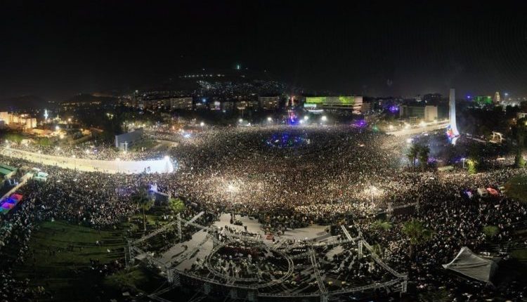 موجة جدل بعدما اعتبر موفق زيدان، أن المشاركة الشعبية الكبيرة في احتفالات التحرير تمثّل "استفتاءً سورياً ودمشقياً" على الثقة بالعهد الجديد