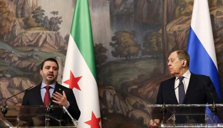 تُعد علاقة سوريا بالقطبين الدوليين، روسيا والولايات المتحدة، محورًا رئيسيًا لرسم خرائط النفوذ والسيادة في المشرق العربي. على مدى عقود