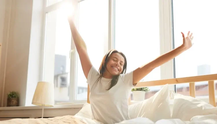 نوم العطلة ينقذ المراهقين من فخ الاكتئاب: حيلة بسيطة لنتائج مذهلة